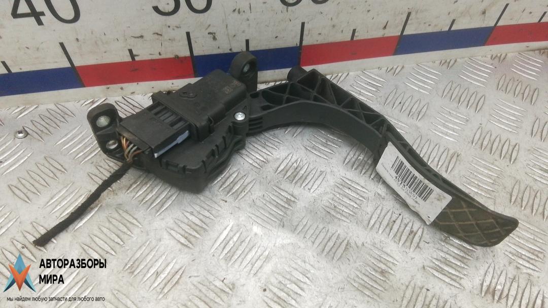 педаль Audi A6 4F/C6 2005, 2.4 л., бензин, МКПП, седан - фото №1