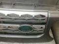 решетка радиатора Land Rover Discovery 4 поколение 2010, 3.0 л., SD V6, дизель, АКПП, внедорожник 5 дв., LR023458, LR048610 - фото №3