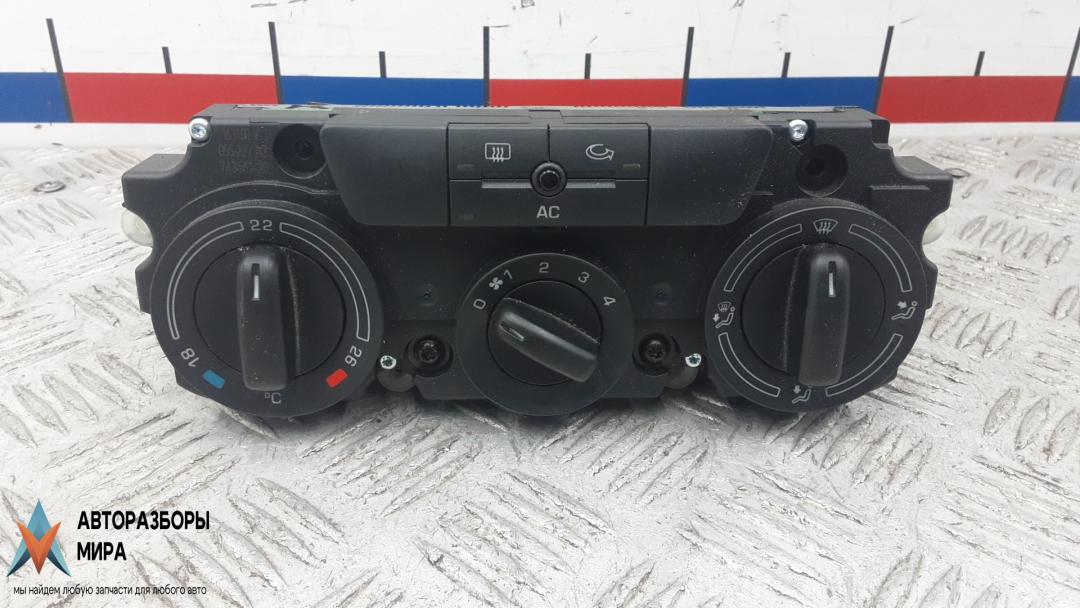 блок управления печки / климат-контроля Skoda Octavia 2 поколение (A5) 2007, 1.9 л., D TDI PD, дизель, МКПП, универсал, 1Z0820047K - фото №1