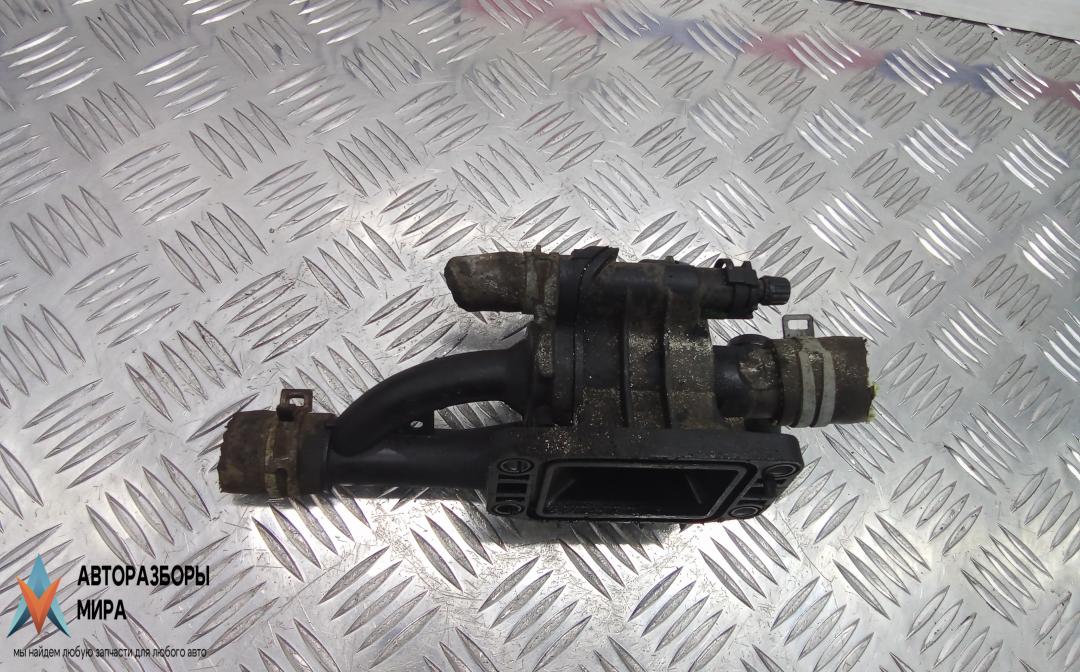 Корпус термостата дизельный Ford Focus 3 поколение 2011, 1.6 л., TDCi, дизель, МКПП, хетчбэк 5 дв. - фото №1