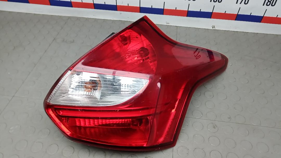 фонарь задний правый Ford Focus 3 поколение 2011, 1.6 л., TDCi, дизель, МКПП, хетчбэк 5 дв. - фото №1