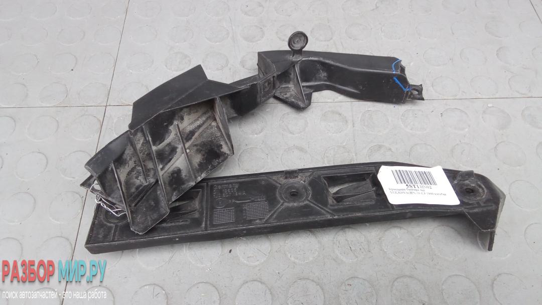 Крепление бампера заднего Volkswagen Golf 4 поколение 1999, 1.6 л., бензин, МКПП, хетчбэк 5 дв., 1J0807184A - фото №1