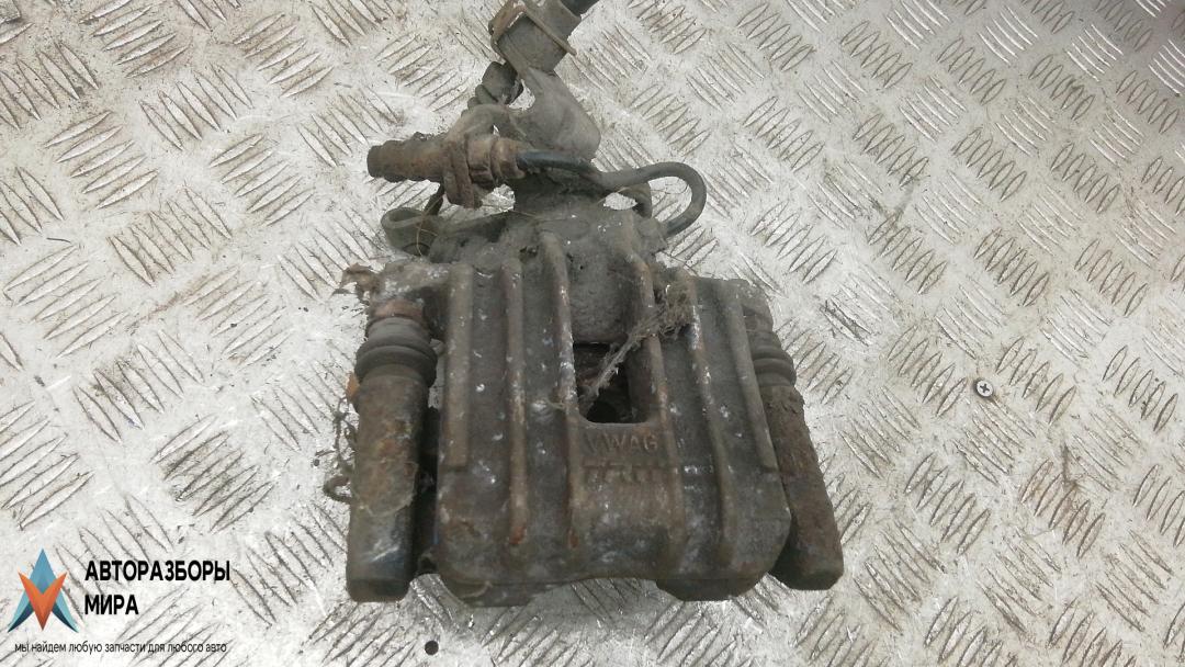 суппорт задний правый Volkswagen Golf 5 поколение 2004, 1.6 л., бензин, МКПП, хетчбэк 5 дв. - фото №1