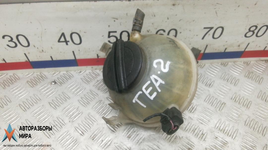 бачок расширительный Skoda Superb 2 поколение 2008, 2.0 л., дизель, МКПП, хетчбэк 5 дв., 1K0121407A, 5Q0121321 - фото №1