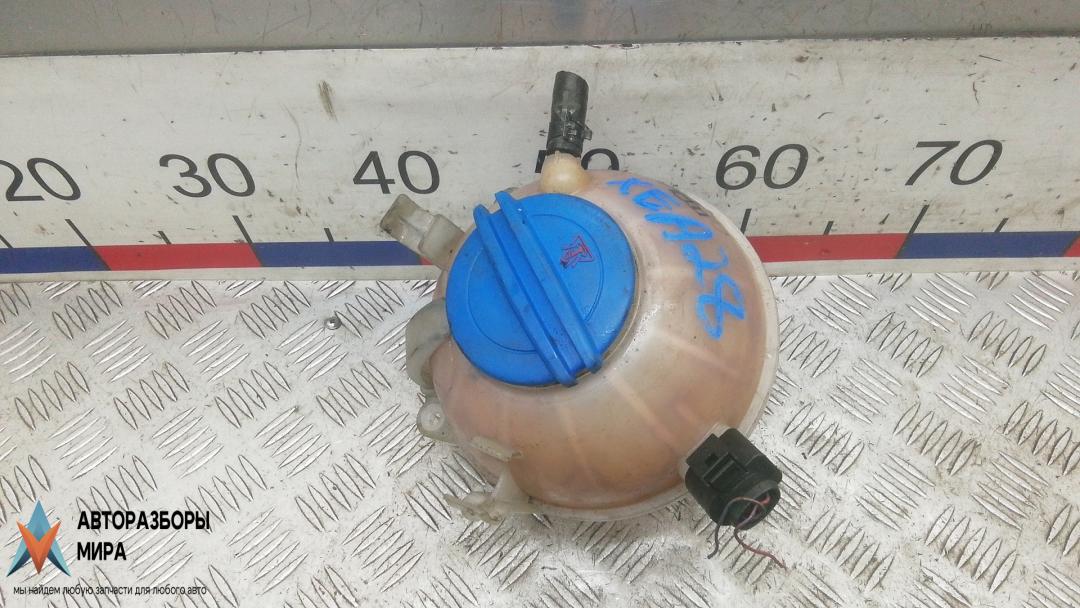 бачок расширительный Volkswagen Passat B6 2009, 2.0 л., дизель, АКПП, седан - фото №1