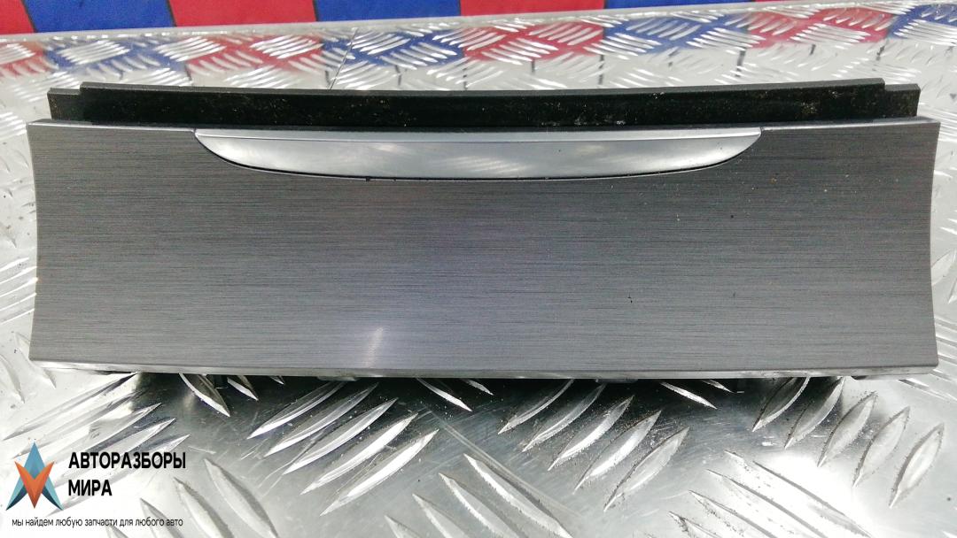 пепельница Volkswagen Passat B7 2012, 2.0 л., дизель, МКПП, седан, 3C0857961H - фото №1