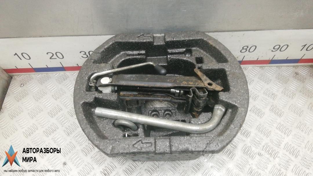 ящик под инструменты / набор инструментов Skoda Fabia 2 поколение (5J) 2009, 1.4 л., бензин, МКПП, хетчбэк 5 дв. - фото №1