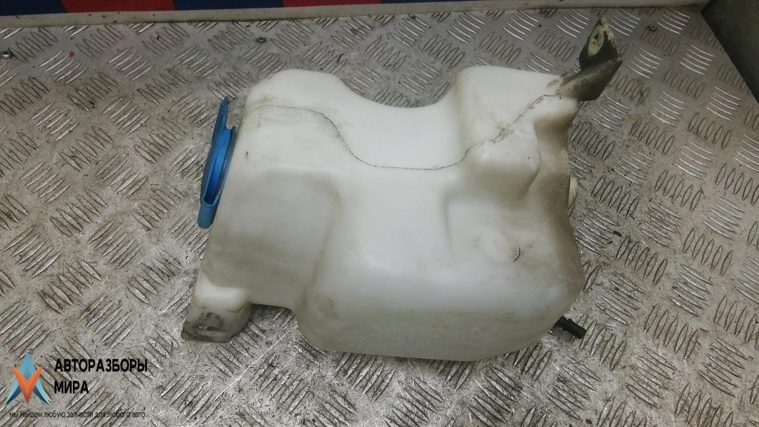 бачок омывателя Volkswagen Golf 4 поколение 1999, 1.9 л., дизель, МКПП, хетчбэк 5 дв. - фото №1