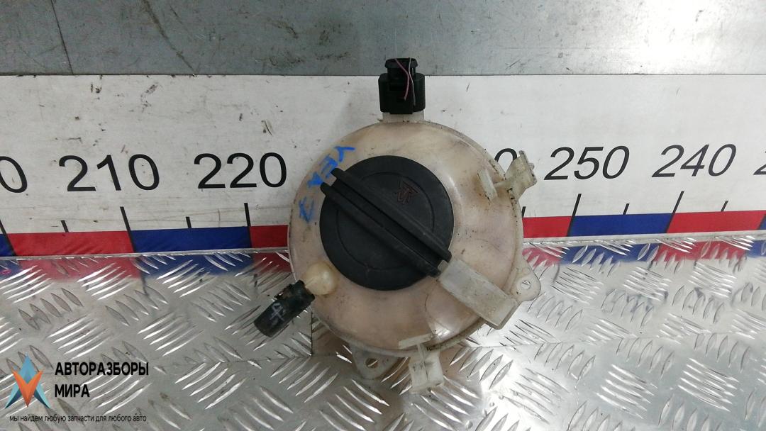 бачок расширительный Volkswagen Passat CC 1 поколение 2009, 2.0 л., TDi, дизель, МКПП, седан - фото №1