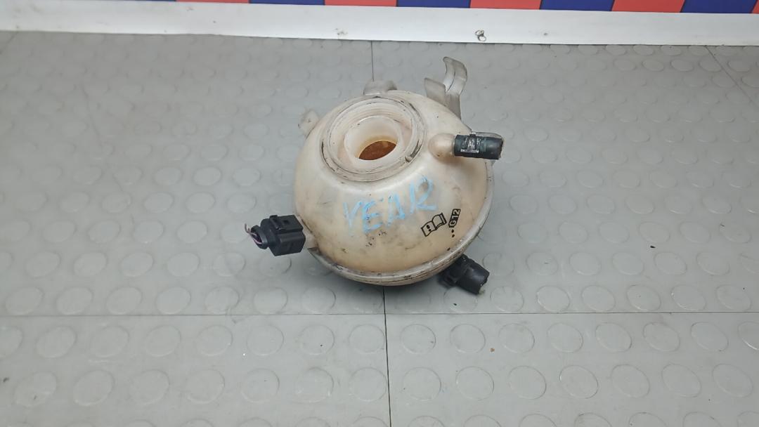 бачок расширительный Volkswagen Passat B6 2008, 2.0 л., дизель, МКПП, универсал - фото №1