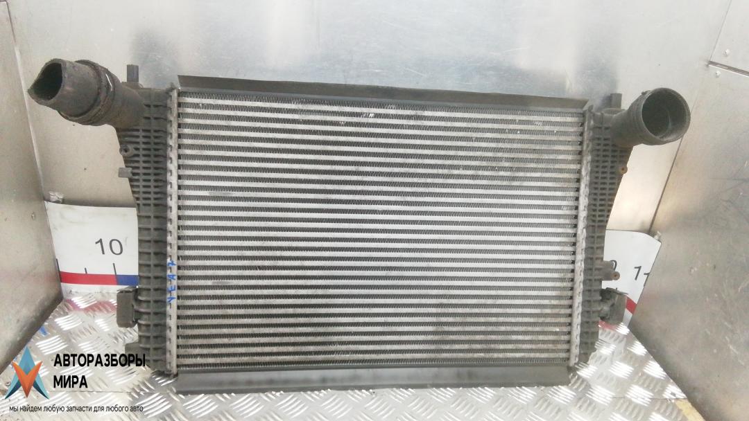 радиатор интеркулера Volkswagen Passat CC 1 поколение 2009, 2.0 л., TDi, дизель, МКПП, седан - фото №1