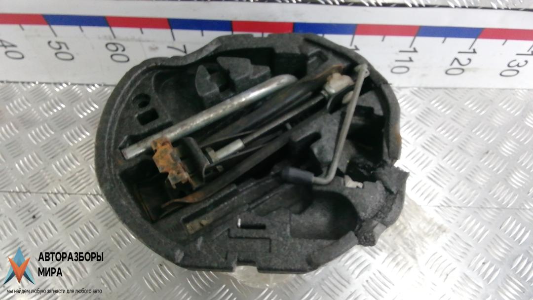 ящик под инструменты / набор инструментов Skoda Octavia 2 поколение (A5) 2005, 1.6 л., бензин, МКПП, хетчбэк 5 дв. - фото №1