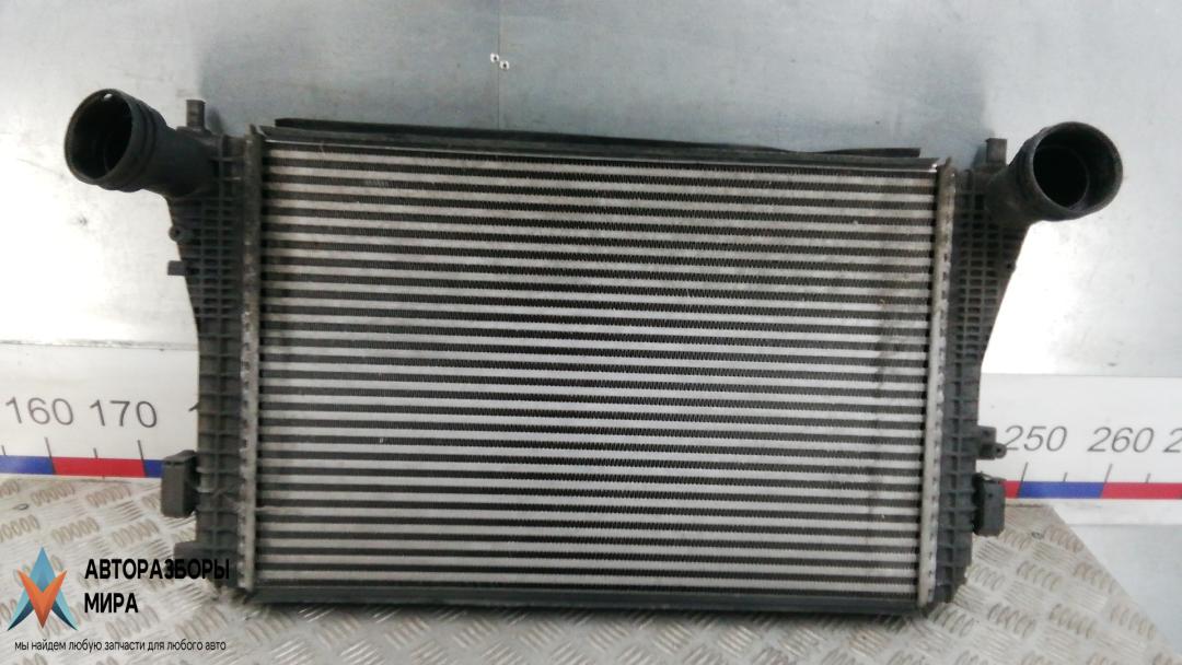 радиатор интеркулера Skoda Superb 2 поколение 2008, 2.0 л., дизель, МКПП, хетчбэк 5 дв., 1K0145803T - фото №1