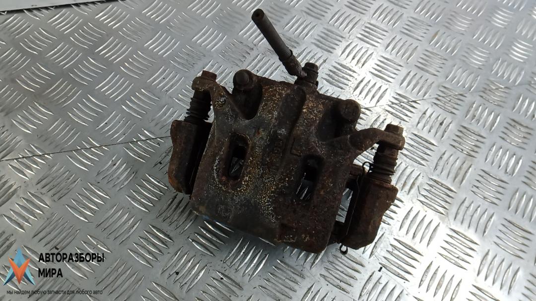 суппорт передний левый Nissan Pathfinder R51 2005, 2.5 л., дизель, МКПП, внедорожник 5 дв. - фото №1