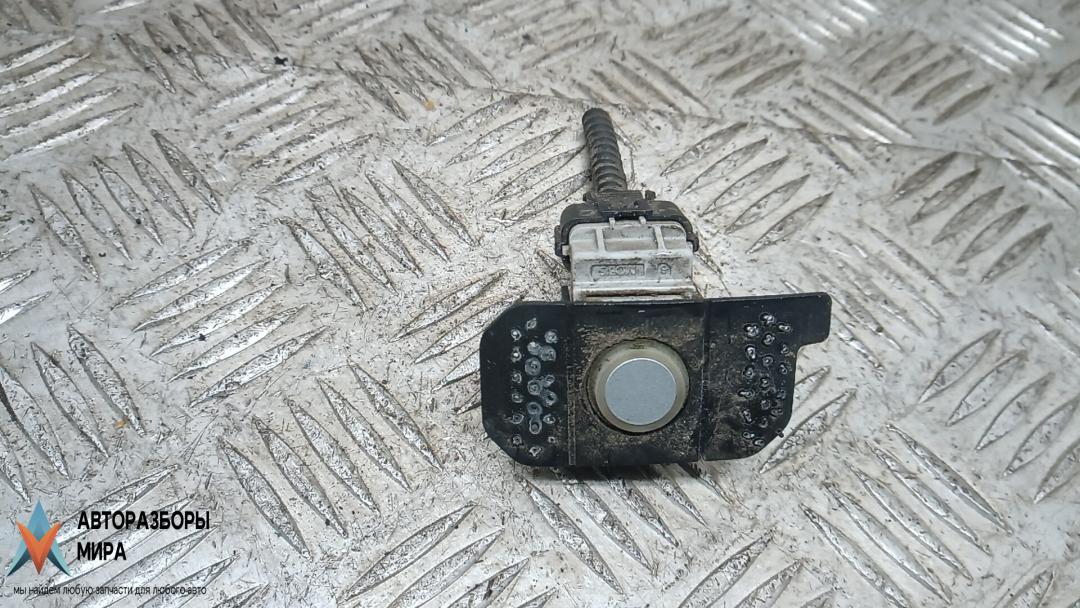 парктроник задний Kia Ceed 2 поколение 2013, 1.6 л., дизель, МКПП, универсал - фото №1