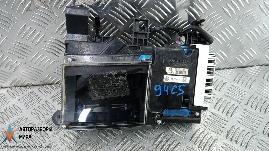 проектор Toyota PRIUS V 2013, 1.8 л., бензин, вариатор, минивэн, 83108-47040 - фото №1