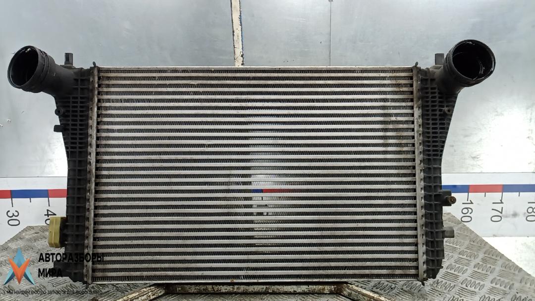 радиатор интеркулера Volkswagen Tiguan 1 поколение 2009, 2.0 л., дизель, АКПП, универсал, 3C0145805P - фото №1