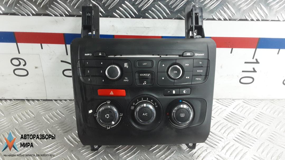 консоль салона (центральная часть) Citroen C4 2 поколение 2014, 1.6 л., HDi 8V, дизель, МКПП, хетчбэк 5 дв., 98040764ZD - фото №1