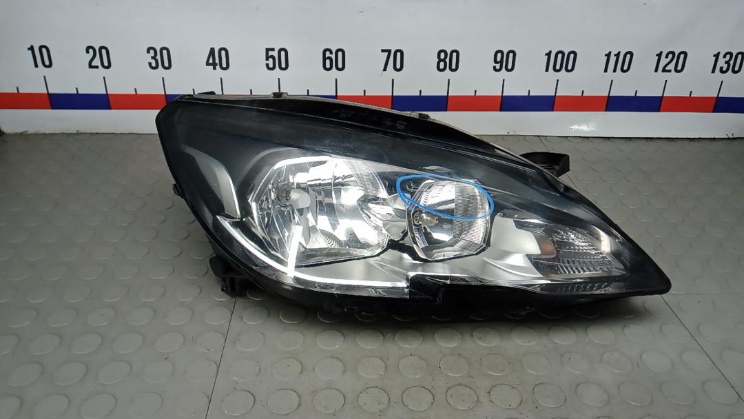 фара правая Peugeot 308 T9 2014, 1.6 л., дизель, МКПП, универсал - фото №1