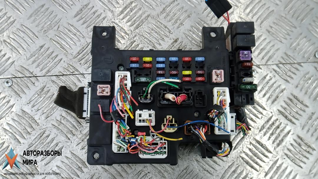 блок предохранителей Peugeot 4007 1 поколение 2008, 2.2 л., дизель, МКПП, внедорожник 5 дв. - фото №1