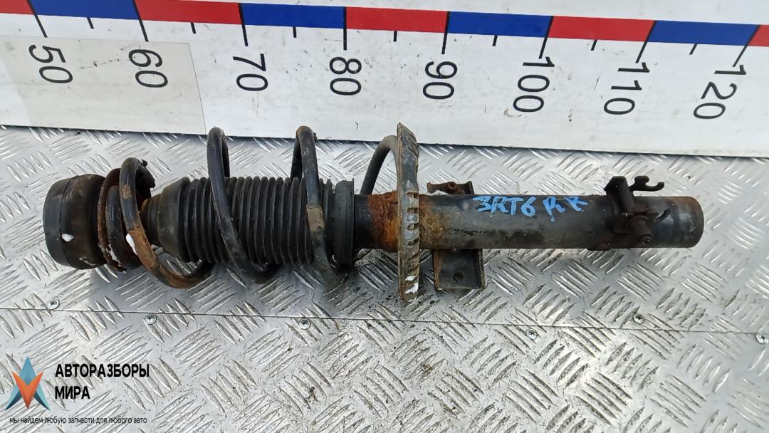 Стойка Skoda Rapid 1 поколение 2013, 1.6 л., дизель, МКПП, хетчбэк 5 дв., 6R0413031BF, 6R0411105D - фото №1