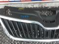 решетка радиатора Skoda Rapid 1 поколение 2013, 1.6 л., дизель, МКПП, хетчбэк 5 дв., 5JA853668 - фото №2
