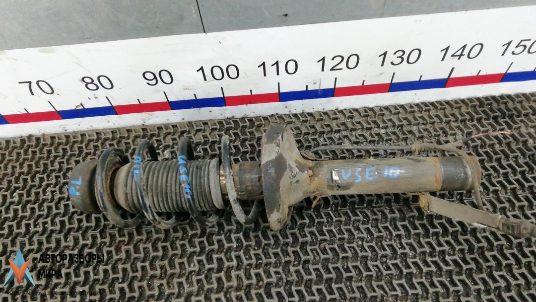 Стойка Volkswagen Bora 1 поколение 2000, 1.6 л., бензин, МКПП, седан - фото №1