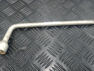 ключ колесный (балонный) Toyota Corolla 9 поколение (E120/E130) 2002, 1.4 л., бензин, МКПП, седан