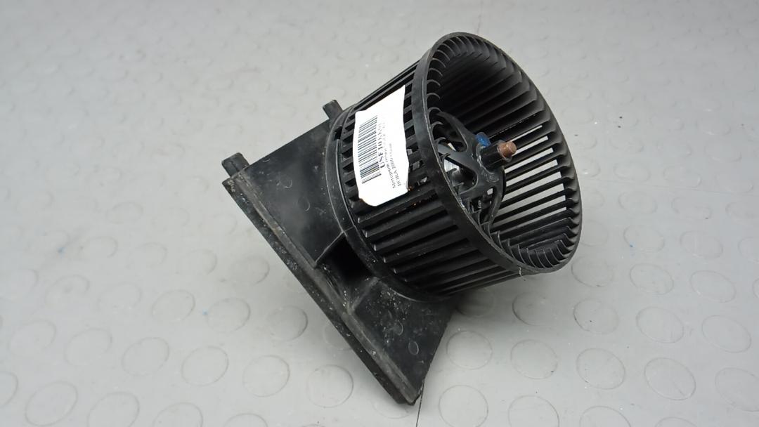 моторчик печки Volkswagen Bora 1 поколение 2000, 1.6 л., бензин, МКПП, седан - фото №1