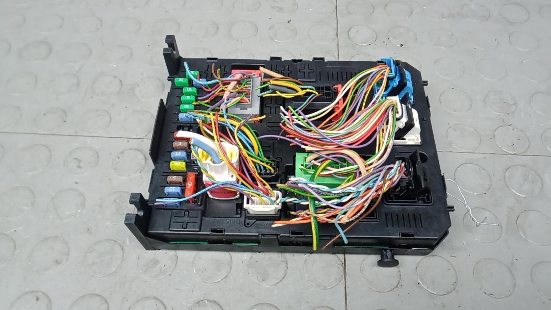 блок предохранителей Peugeot 308 T9 2013, 1.6 л., дизель, МКПП, хетчбэк 5 дв. - фото №1