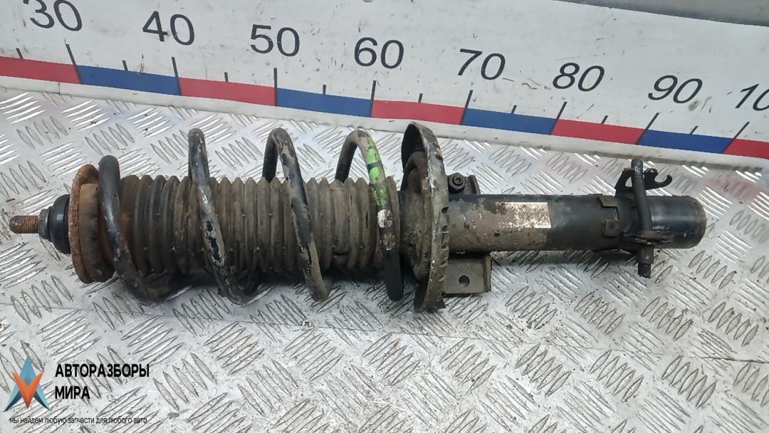 Стойка Skoda Rapid 1 поколение 2014, 1.6 л., дизель, МКПП, хетчбэк 5 дв., 6R0413031BF, 6R0411105D - фото №1