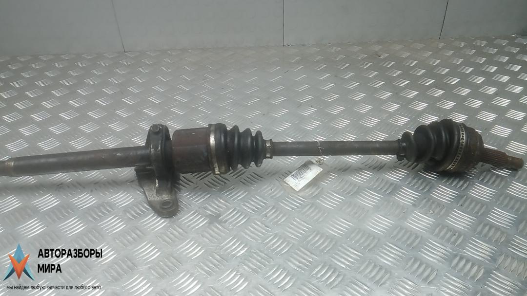 полуось передняя правая (приводной вал, ШРУС) Renault Scenic 3 поколение 2011, 1.6 л., бензин, МКПП, минивэн - фото №1