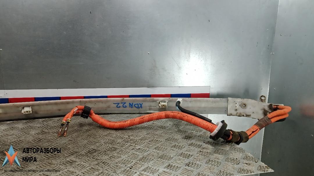 клемма аккумулятора плюс Toyota Prius 2 поколение 2008, 1.5 л., бензин, АКПП, хетчбэк 5 дв., 8216447060A - фото №1