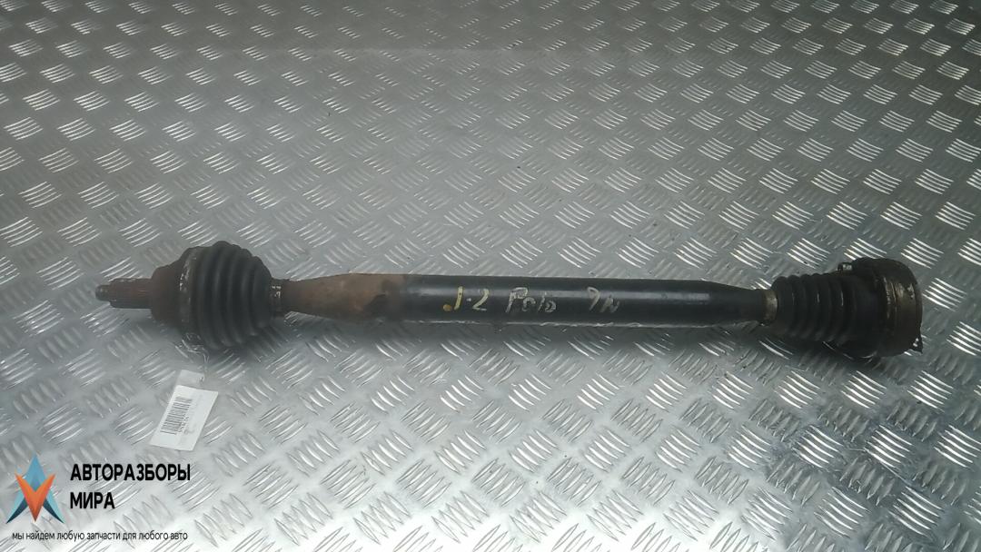 полуось передняя правая (приводной вал, ШРУС) Skoda Fabia 2 поколение (5J) 2008, 1.2 л., 6V, бензин, МКПП, хетчбэк 5 дв. - фото №1