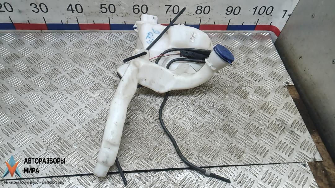 бачок омывателя Peugeot 2008 1 поколение 2014, 1.6 л., дизель, АКПП, универсал - фото №1