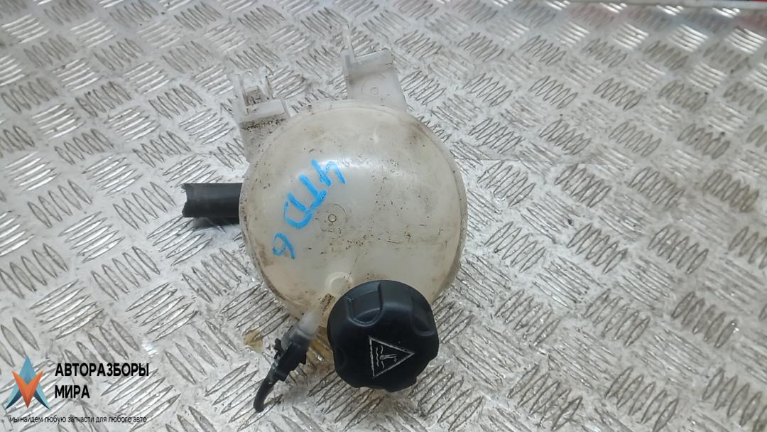 бачок расширительный Peugeot 2008 1 поколение 2014, 1.6 л., дизель, АКПП, универсал - фото №1