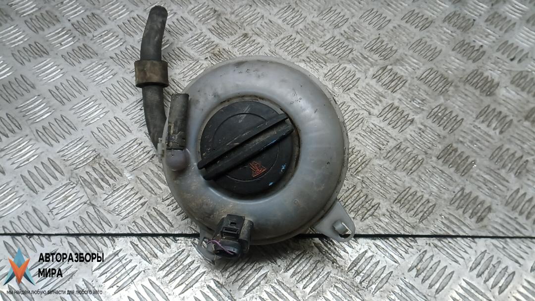 бачок расширительный Skoda Octavia 3 поколение (A7) 2015, 1.6 л., дизель, МКПП, хетчбэк 5 дв., 5Q0121321, 3C0121321, 5Q0121407G - фото №1