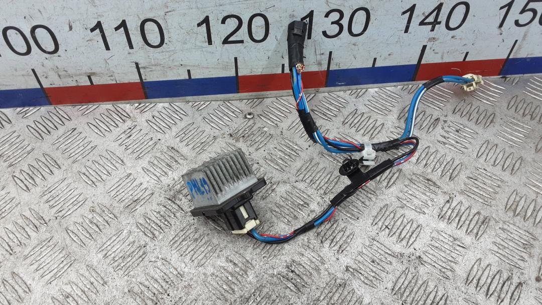 сопротивление печки Citroen C-Crosser 1 поколение 2008, 2.2 л., D HDi, дизель, МКПП, внедорожник 5 дв. - фото №1