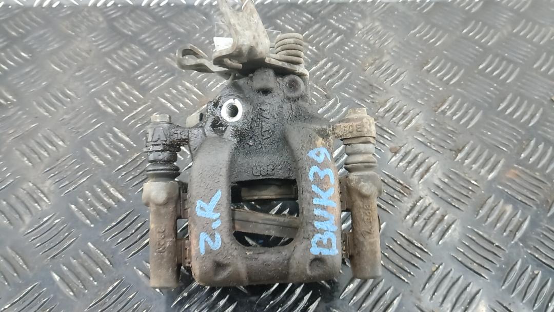 суппорт задний правый Volkswagen Jetta 6 поколение 2012, 2.0 л., TDi, дизель, МКПП, седан - фото №1