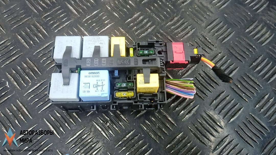 блок предохранителей Citroen C4 Picasso 2 поколение 2014, 1.6 л., HDi 8V, дизель, МКПП, минивэн, 9804848580 - фото №1