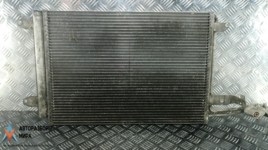 радиатор кондиционера Skoda Superb 2 поколение 2010, 2.0 л., дизель, МКПП, универсал, 1K0820411AH - фото №1