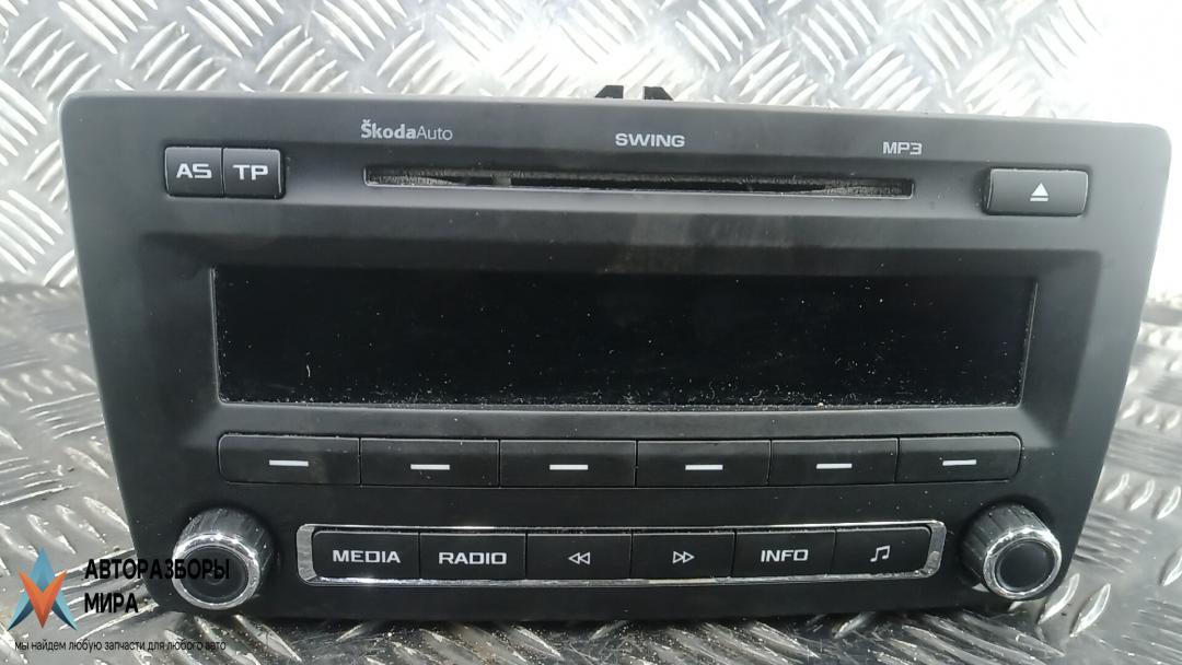магнитола Skoda Yeti 1 поколение 2011, 1.2 л., бензин, МКПП, хетчбэк 5 дв., 1Z0035161N - фото №1