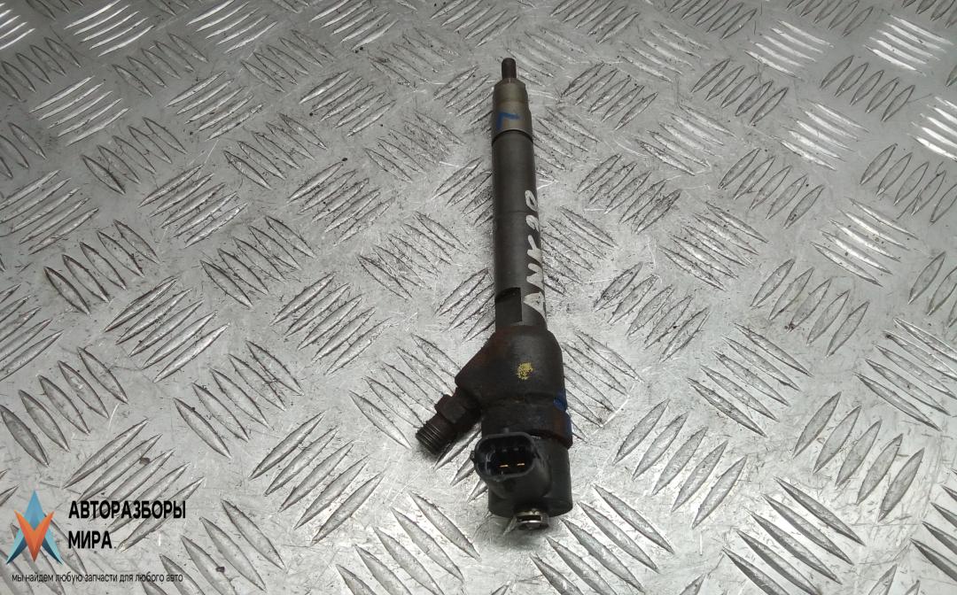форсунка Hyundai ix35 1 поколение 2010, 2.0 л., дизель, МКПП, внедорожник 5 дв., 0445110374, 338002F300 - фото №1