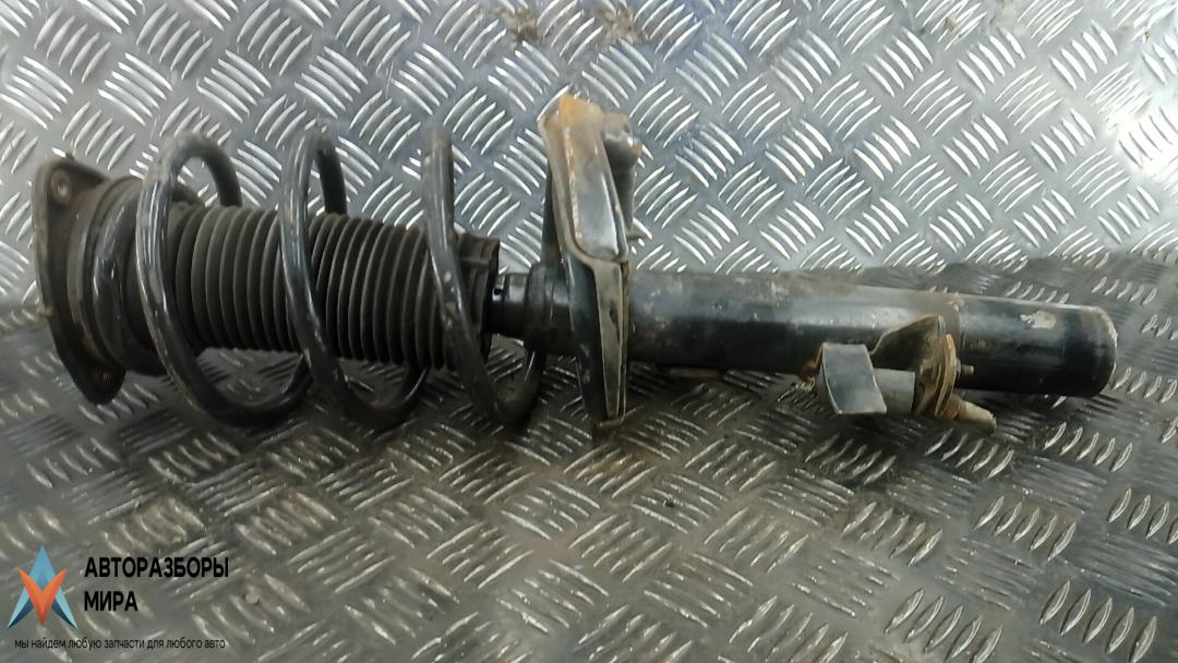 Стойка Ford Focus 3 поколение 2013, 1.6 л., TDCi, дизель, МКПП, хетчбэк 5 дв. - фото №1