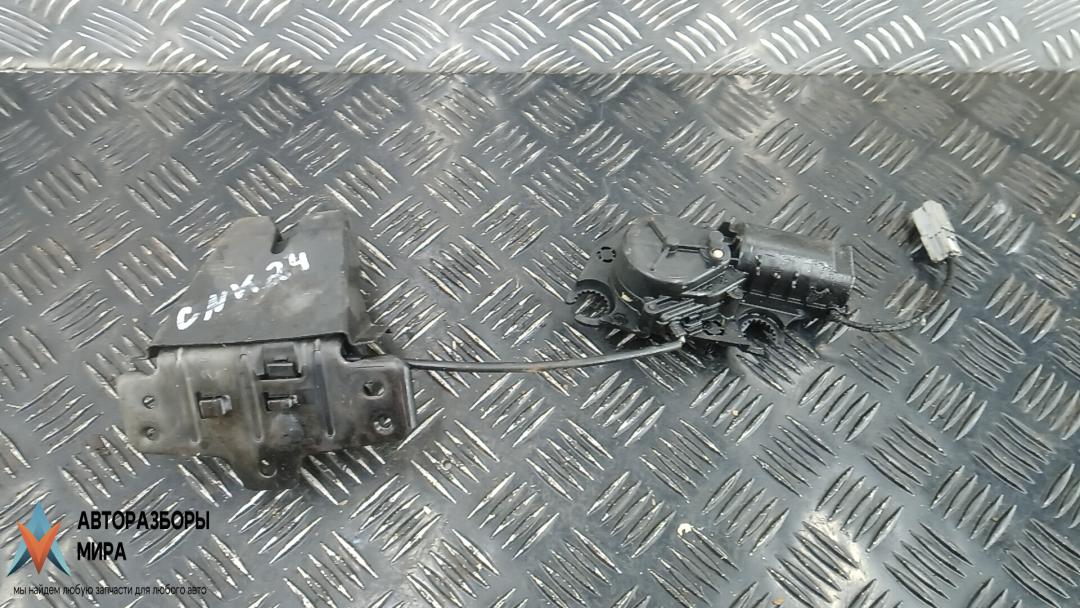 замок багажника Volvo XC90 2 поколение 2015, 2.0 л., дизель, АКПП, внедорожник 5 дв. - фото №1