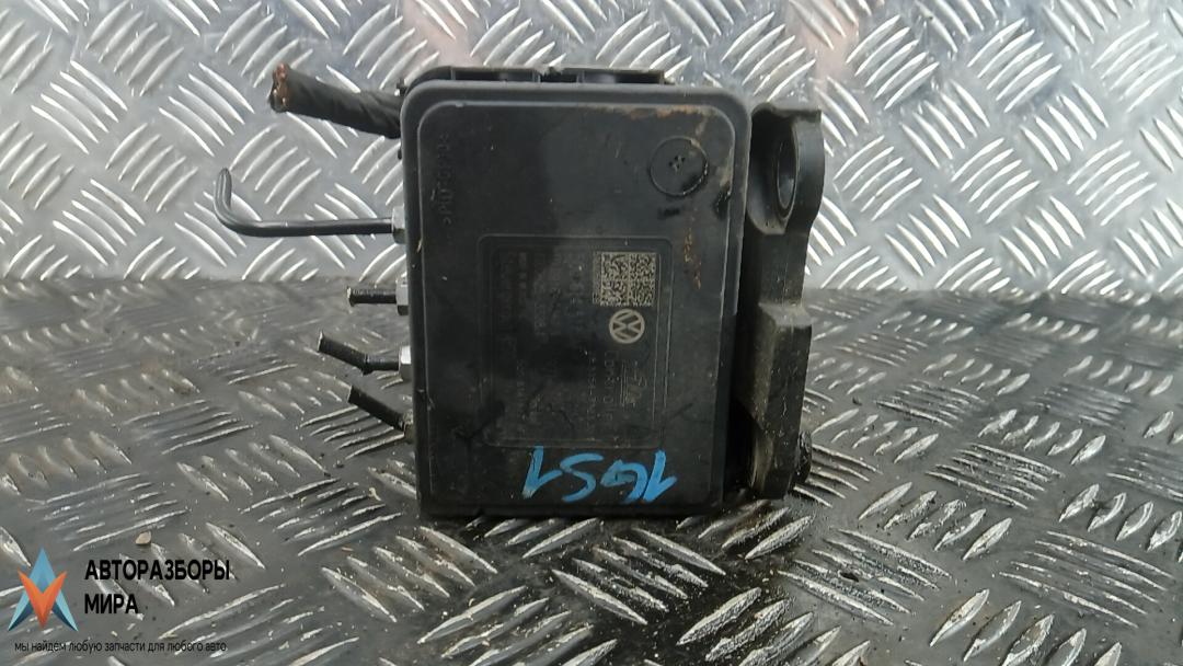 блок ABS Skoda Octavia 3 поколение (A7) 2016, 1.6 л., дизель, МКПП, хетчбэк 5 дв., 5Q0614517AF - фото №1