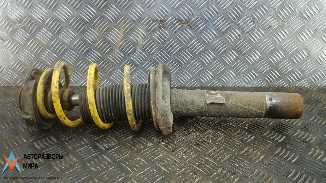 Стойка Volkswagen Jetta 5 поколение 2008, 2.0 л., дизель, МКПП, седан - фото №1