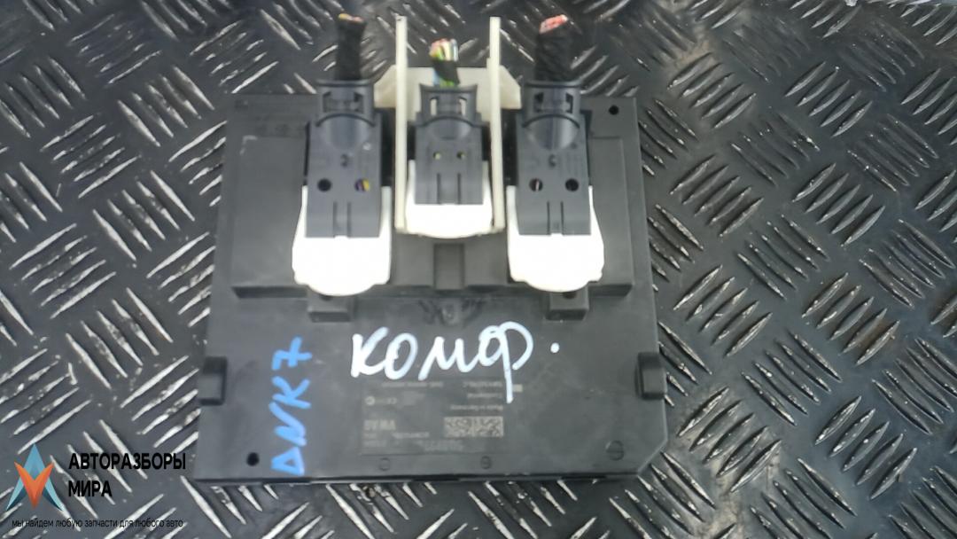 блок комфорта Volkswagen Golf 7 поколение 2013, 1.6 л., дизель, МКПП, хетчбэк 5 дв., 5Q0937084M - фото №1