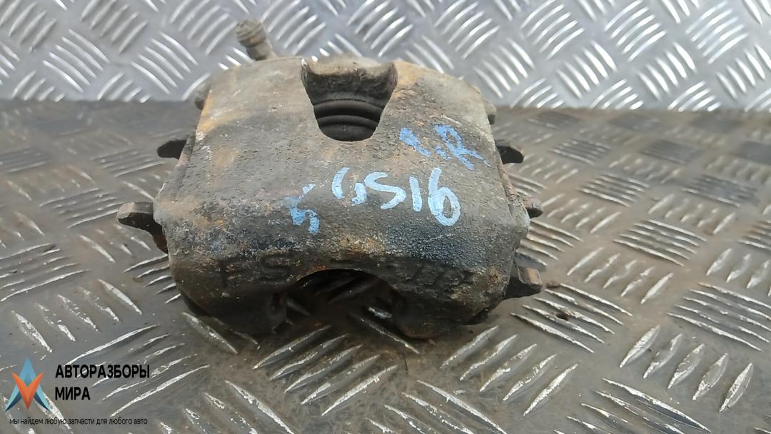 суппорт передний правый Volkswagen Caddy 3 поколение 2007, 2.0 л., дизель, МКПП - фото №1