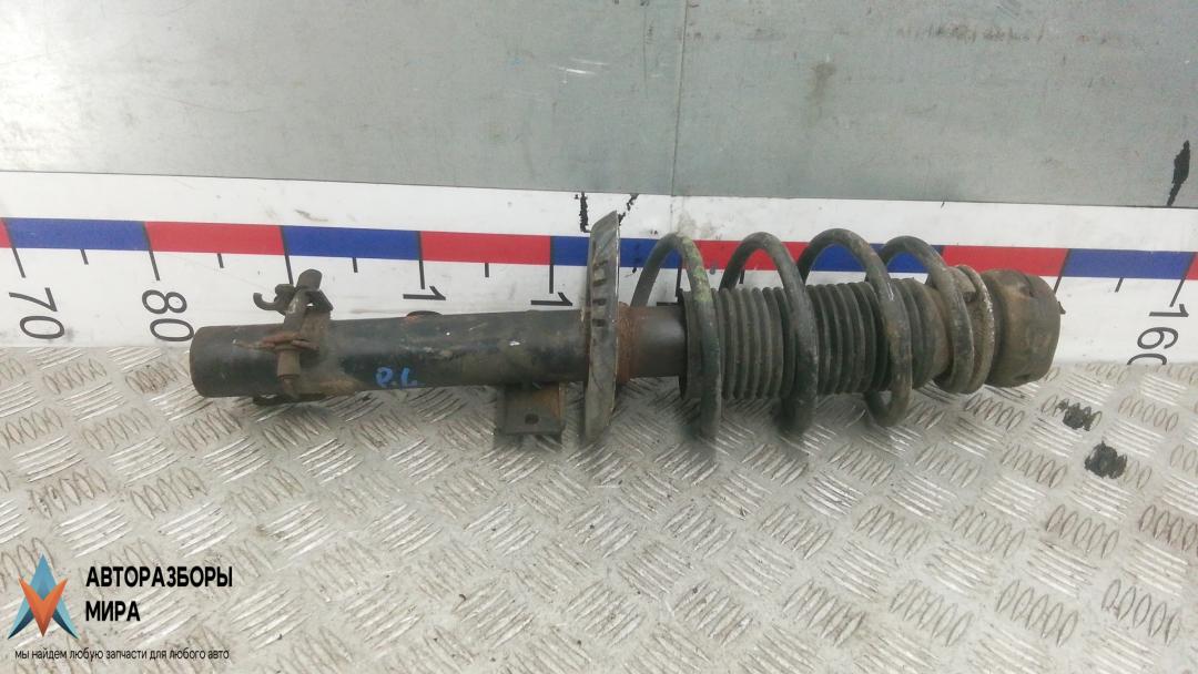 Стойка Skoda Rapid 1 поколение 2015, 1.6 л., дизель, МКПП, хетчбэк 5 дв., 6R0413031BF, 6R0411105D - фото №1